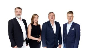 Od lewej: Daniel Korbus (COO), Urszula Rąbkowska (CMSO), Jacek Kołodziejczyk (CEO), Damian Kieblesz (CFO)