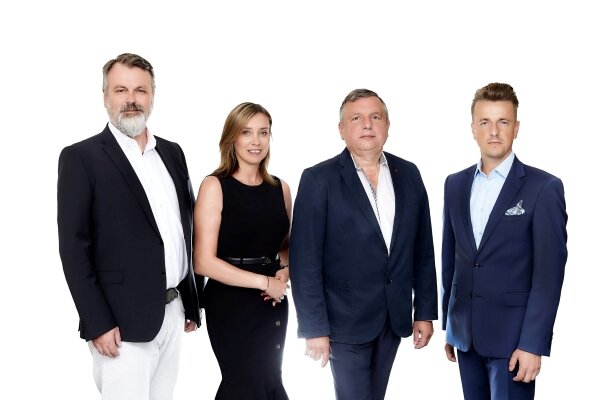 Od lewej: Daniel Korbus (COO), Urszula Rąbkowska (CMSO), Jacek Kołodziejczyk (CEO), Damian Kieblesz (CFO)