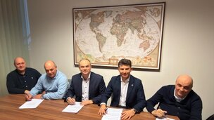 Na zdjęciu od lewej: Jarosław Drejka - wspólnik Glob, Szymon Drejka - wspólnik Glob, Paweł Łapiński – wiceprezes zarządu Grupy Klepsydra
Marek Cichewicz – prezes zarządu Grupy Klepsydra Maciej Drejka – dotychczasowy prezes i wspólnik Glob.